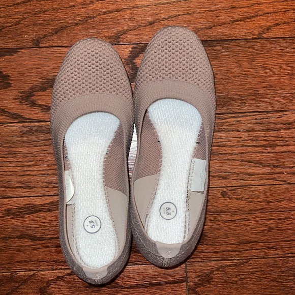 Allbirds tree breezers size 5.5 color 
Arid Umber (Arid Umber Sole) - Picture 4 of 9